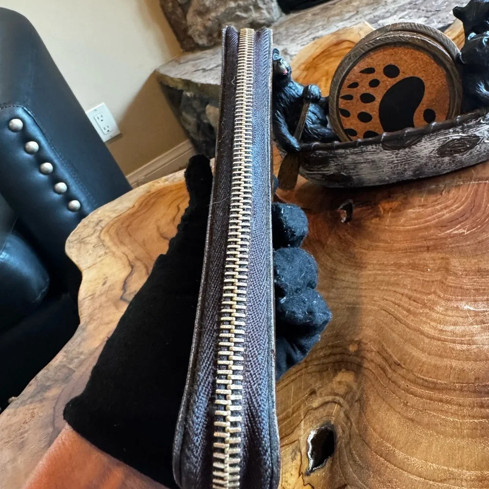 Louis Vuitton monogram full zip Preloved wallet & unbranded, charm, and chain - Picture 7 of 15